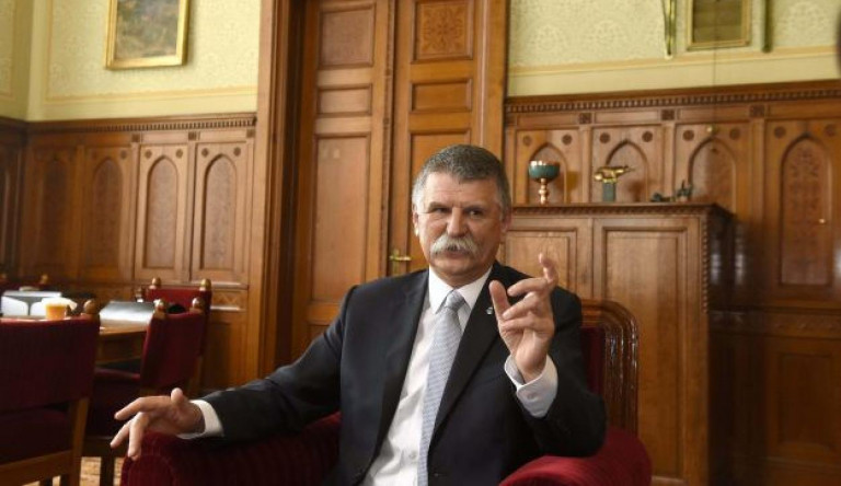 Kövér szerint „szimbolikus jelentőségű”, hogy a kormány a budai Várba költözik