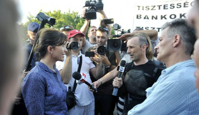 Így korlátozhatja a kormány a gyülekezési jogot