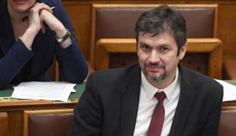 Hadházy: „Fokozatos átmenet van a demokráciából a diktatúrába”