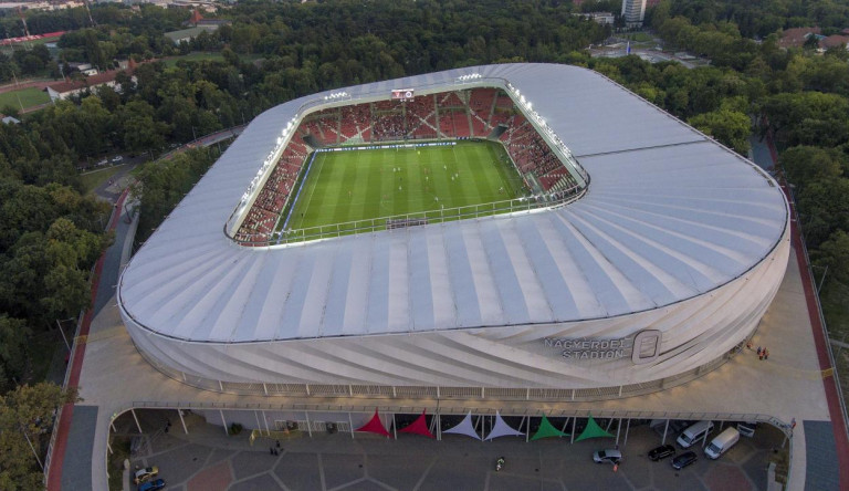 Profi munka: nem bírt az esővel a 12,5 milliárdból felújított debreceni stadion, el kellett halasztani a meccset
