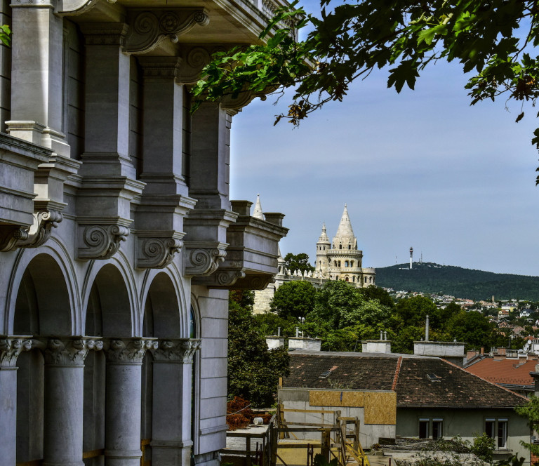 Késésben Matolcsy villája