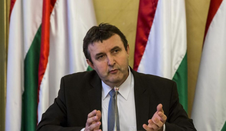 Elégedetlen a szakközépiskolákkal, szakgimnáziumokkal Palkovics László, ezért megtolják a fejlesztési programjukat, a CEU ügyében meg vizsgálódnak