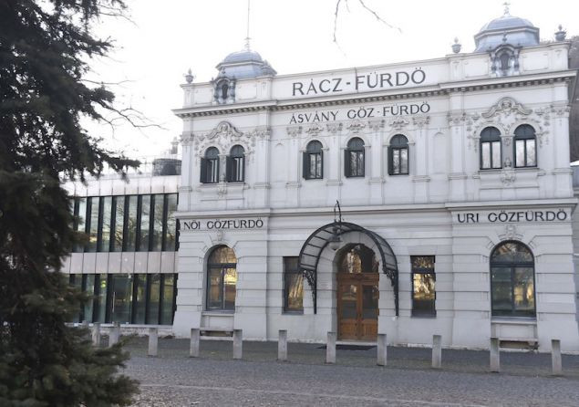 Elárverezik a Rác fürdőt