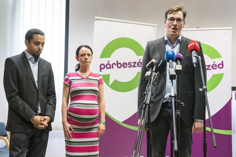 Az ellenzéki képviselők esküjét kényelmi okokból halasztották el