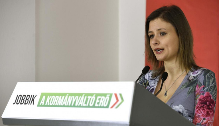 Megy Toroczkai után: Dúró Dóra távozik a Jobbikból