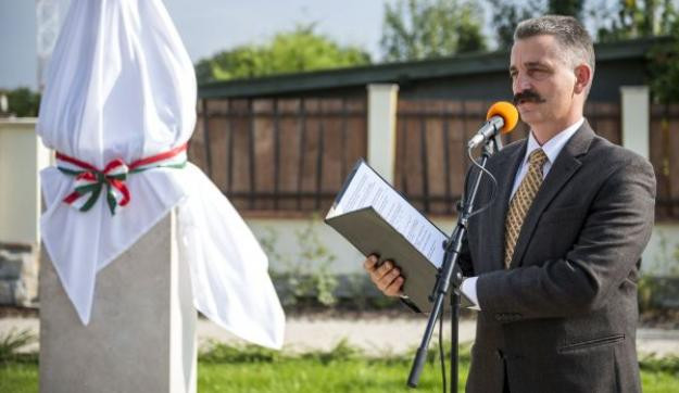 Felcsút és környéke még mindig annyira csóró, hogy Orbán miniszterelnöki biztost nevezett ki a felvirágoztatására