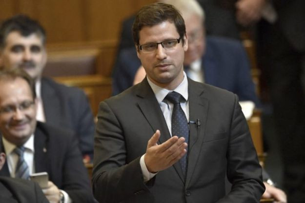 Gulyás Gergely szerint van elég hely az utcán élőknek a hajléktalanellátásban, de pontos adatokkal ezt nem tudja alátámasztani