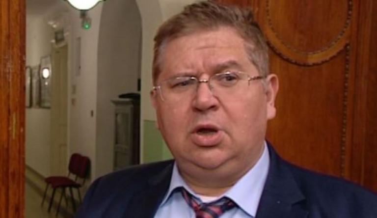 Ennyivel tudta indokolni a Fidesz, miért erőszakolják bele az alaptörvénybe, hogy minden állami hivatalnak védeni kell a kereszténységet