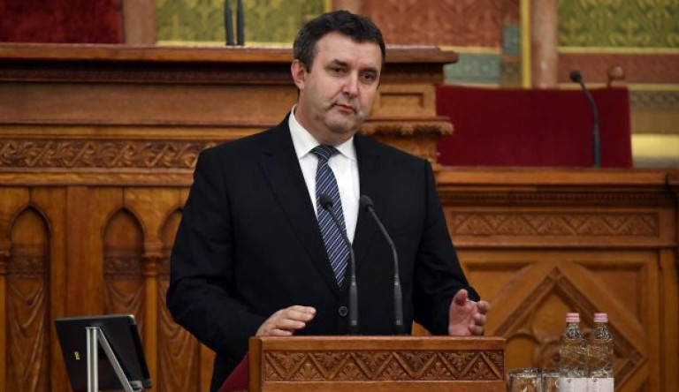 Akadémikusok tiltakoznak az MTA költségvetésének einstandolása ellen