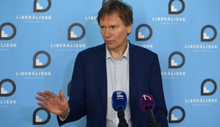 Az év közleményét adták ki Fodor Gáborék: „Reméljük, Tóth Bertalan meg tudja állítani az MSZP zuhanását”!!!!!