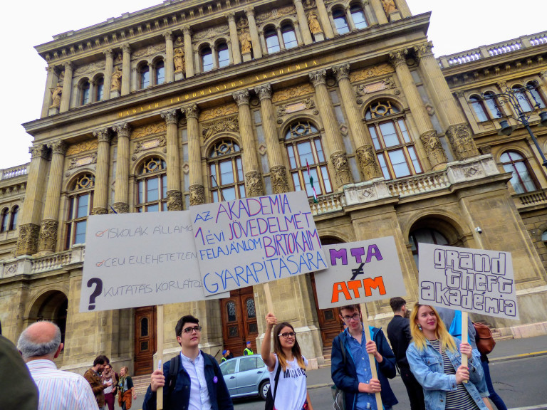 Az Akadémia Orbán szemében ellenzéki agytröszt és leendő kifizetőhely