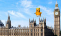 Hatalmas felfújható Trump-bébivel várják az amerikai elnököt Londonban