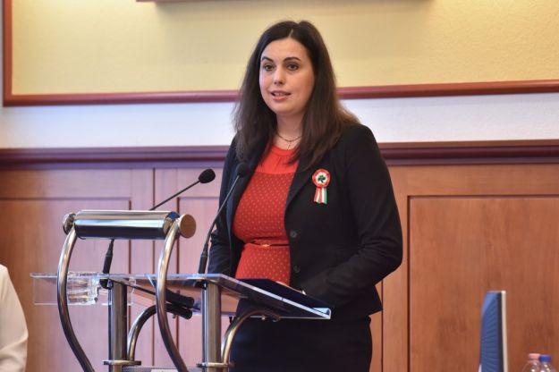 „Ezt az áruló kurva miatt kapod!” – Fideszes belharc a XV. kerületben