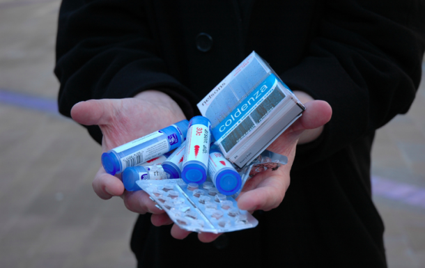 Hülyeség azzal védeni a homeopátiát, hogy mindenki azt szed be, amit akar