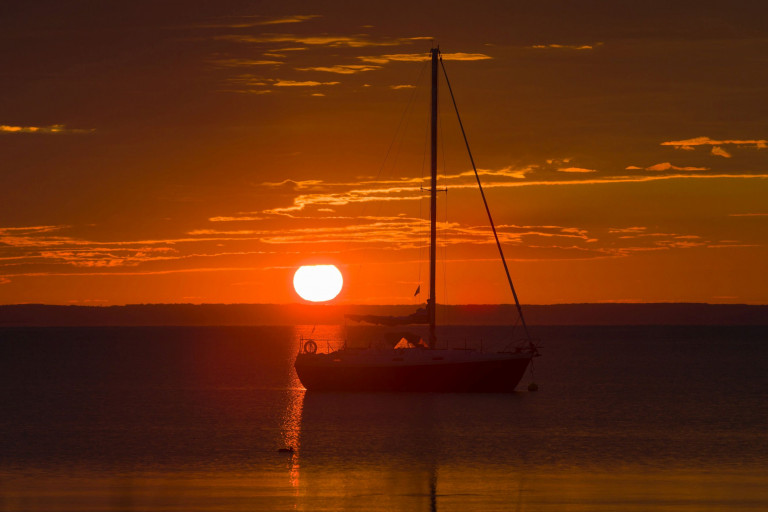 Gigantikus giccs a Balatonnál