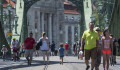 Elfoglalták a budapestiek az autómentes Szabadság hidat