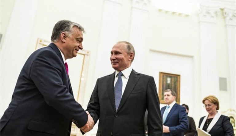 Orbán hízelgett egy kicsit Putyinnak a vb-döntő előtt, de tárgyaltak Paks 2-ről is, és szeptemberben folytatják