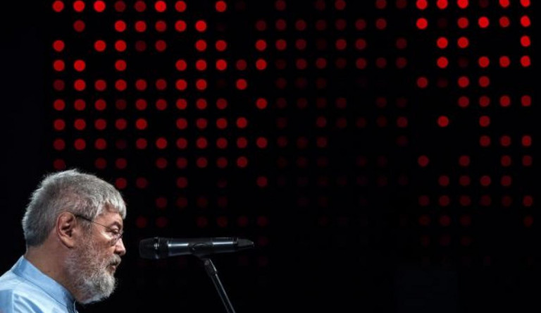 Szőcs Géza szerint a migránsozás talán lebutított dolog, de az iskolázatlanokat ezzel lehet meggyőzni