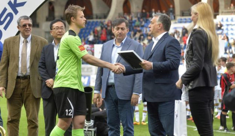Magára ölti a NER-t a magyar labdarúgás: három NB I-es csapat is Mészáros Lőrinc sportszergyártójának mezében játszhat