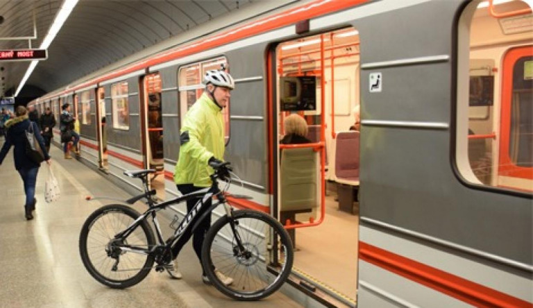 Elkezdik a budapesti metróvonalakon dolgozók beoltását