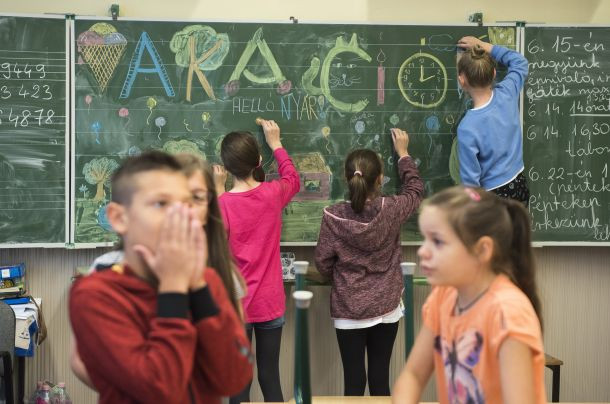 A gyerekek szívják meg, hogy a szünidőreform folyton politikai ellenállásba ütközik