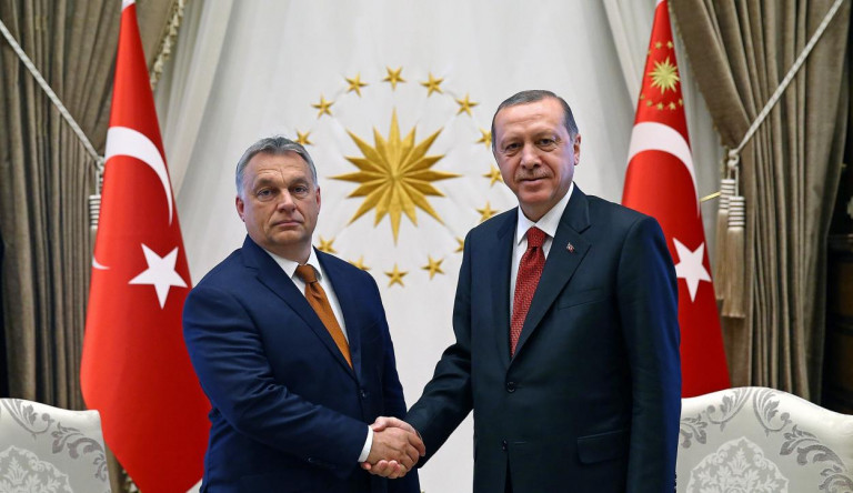 Illiberális siker: történelmi mélypontra zuhant a török líra