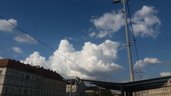 Zivatarokkal, fronttal múlik a hőség – időjárás a héten
