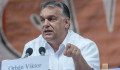 A fából faragott Orbán Viktor király az új NER-relikvia