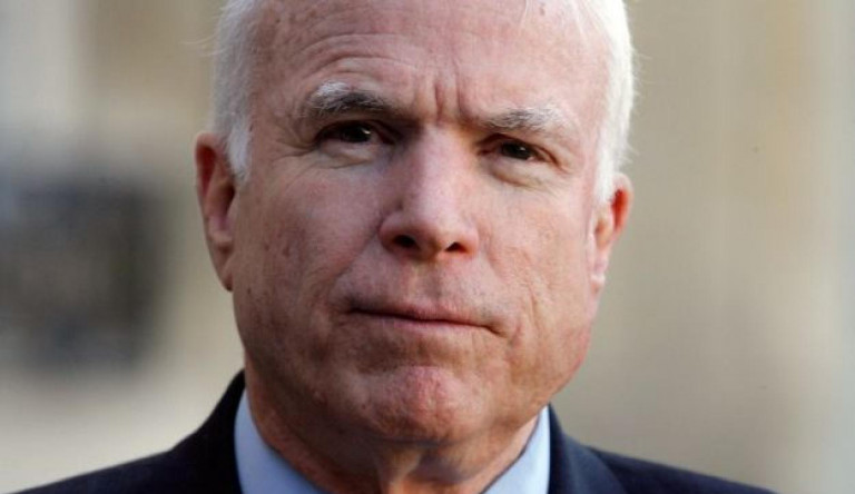 Agydaganatban meghalt John McCain amerikai szenátor