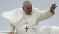 Nehéz helyzetben van Ferenc pápa: azzal vádolják, hogy tudott a szexuális ragadozó bíboros ügyeiről