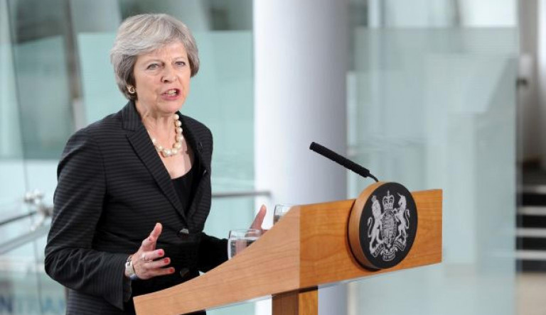 Theresa May: „Nem jelentené a világ végét”, ha a britek megállapodás nélkül lépnének ki az unióból