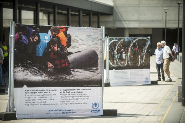 Az ENSZ fotókiállítása a Keleti pályaudvarnál