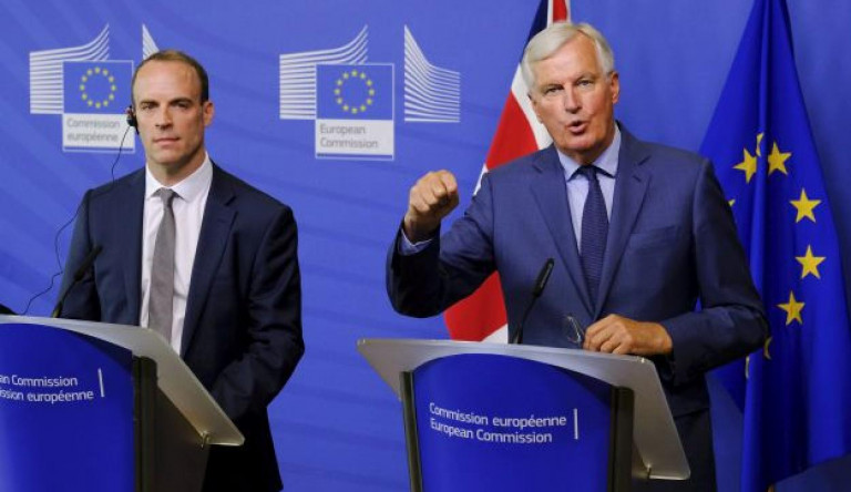 November közepéig kellene megállapodni a Brexitről