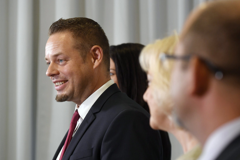 Az LMP képviselőjének is „ködös”, hogyan lett Vitézy Dávid a párt főpolgármester-jelöltje