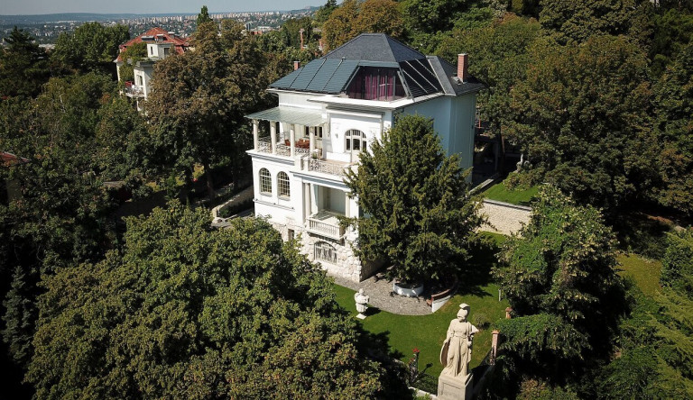 Budapest egyik legszebb luxusvillájába költözött Rogán Antal titokzatos bizalmasa