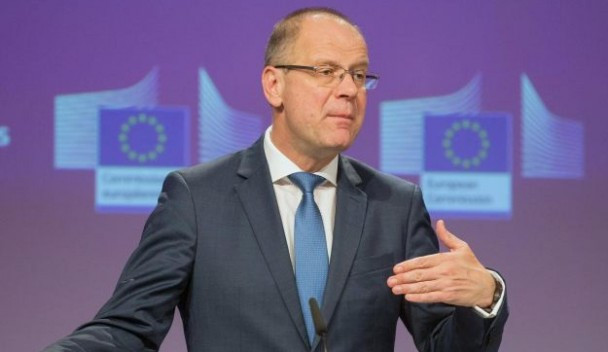 Navracsics is elismerte, hogy befagyaszthatják a 3000 milliárd forintnyi uniós pénz 