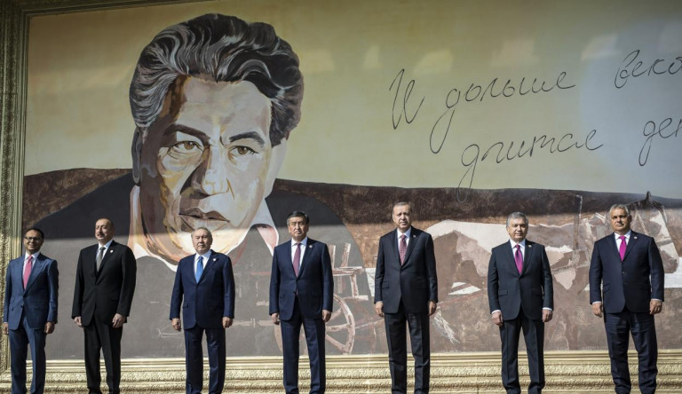 Óriási vagyonok, luxus, személyi kultusz: ők Orbán illiberális barátai