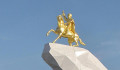 Arany lovas szobor, dubaji luxus: ők Orbán diktátor barátai