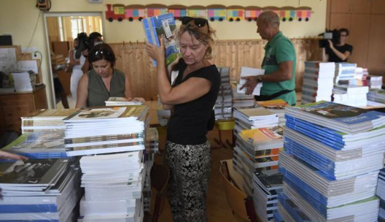 Csatát nyertek a tankönyvkiadók Orbánék ellen