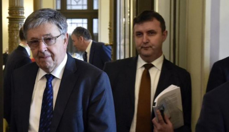 Nem csak a pénzt venné el, néhányat meg is szüntetne az MTA kutatóintézetei közül a kormány