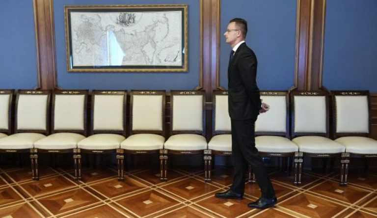 A nap képén Szijjártó előszobázik a Gazpromnál