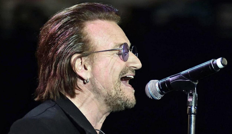 A kijevi metróban adott meglepetéskoncertet a U2
