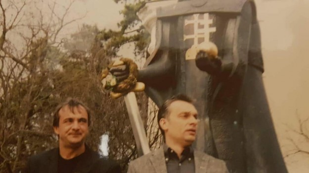 Takács Ferenc és Orbán Viktor egy régi szoboravatáson