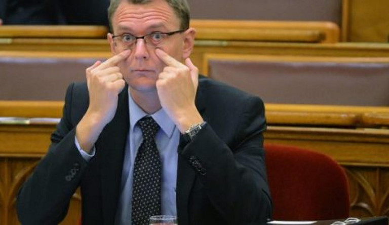 Rétvári Bence a magyar népmeséket veti be a migránsok ellen