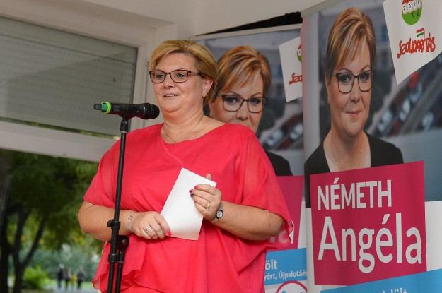 Németh Angéla kampányol