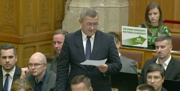 Tizenhat évre csökkentené a választói korhatárt a Jobbik