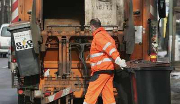 Belerokkant a rezsicsökkentésbe: 360 ezer embert érinthet a kukáscég krízise