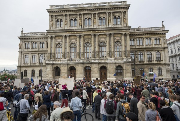 Beindult a cenzúra: Politikai okból tiltott le két előadást az MTA