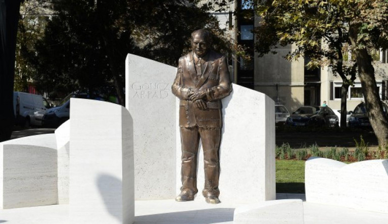 Felavatták Göncz Árpád szobrát
