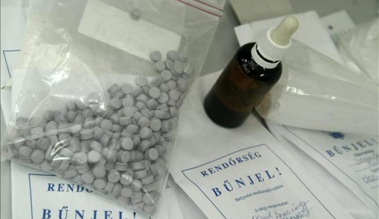 Kis mennyiségben is halálos: rafinált drogok okoznak járványt